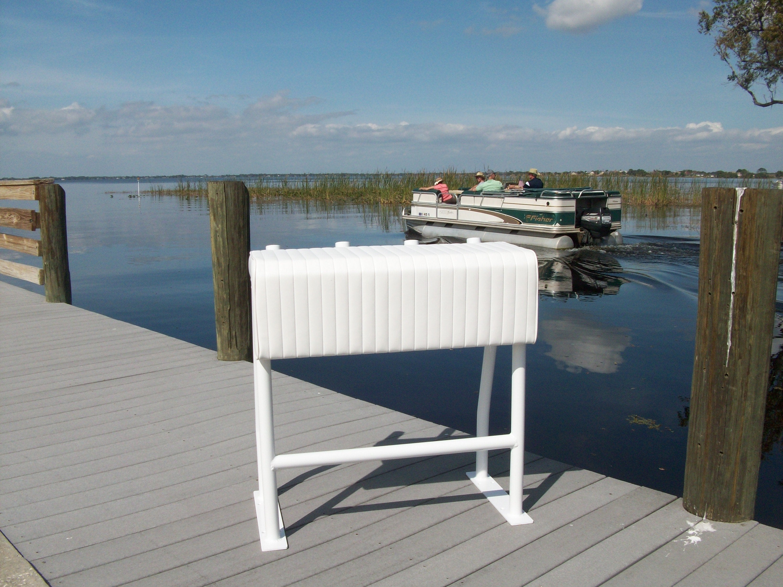 Aluminum Leaning Post 36H x 32W x 18D w/Rod Holders - SLLP32-RH – Marine  Fiberglass Direct