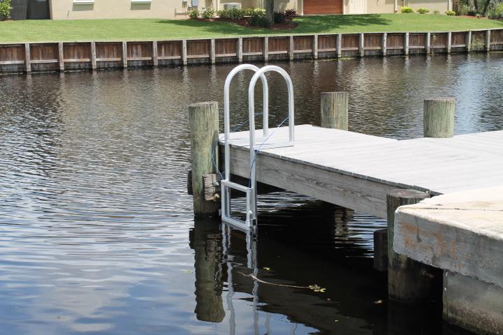 C&M 4-Step Lift Ladder