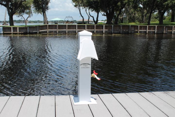 C&M Lean Post W/Cabinet 4 S/S Rod Holders Storage under Seat