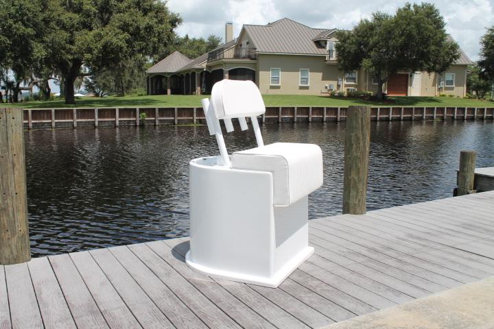 C&M Lean Post W/ Live Well 40 Gallon