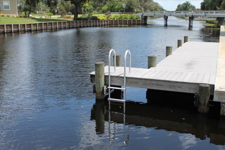 C&M 5-Step Big Foot Ladder