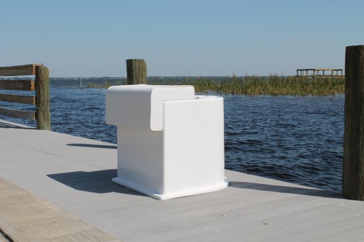 C&M Deluxe Lean Post w/Live Well & 4 S/S Rod Holders and Storage Under Seat & Removable Back Rest