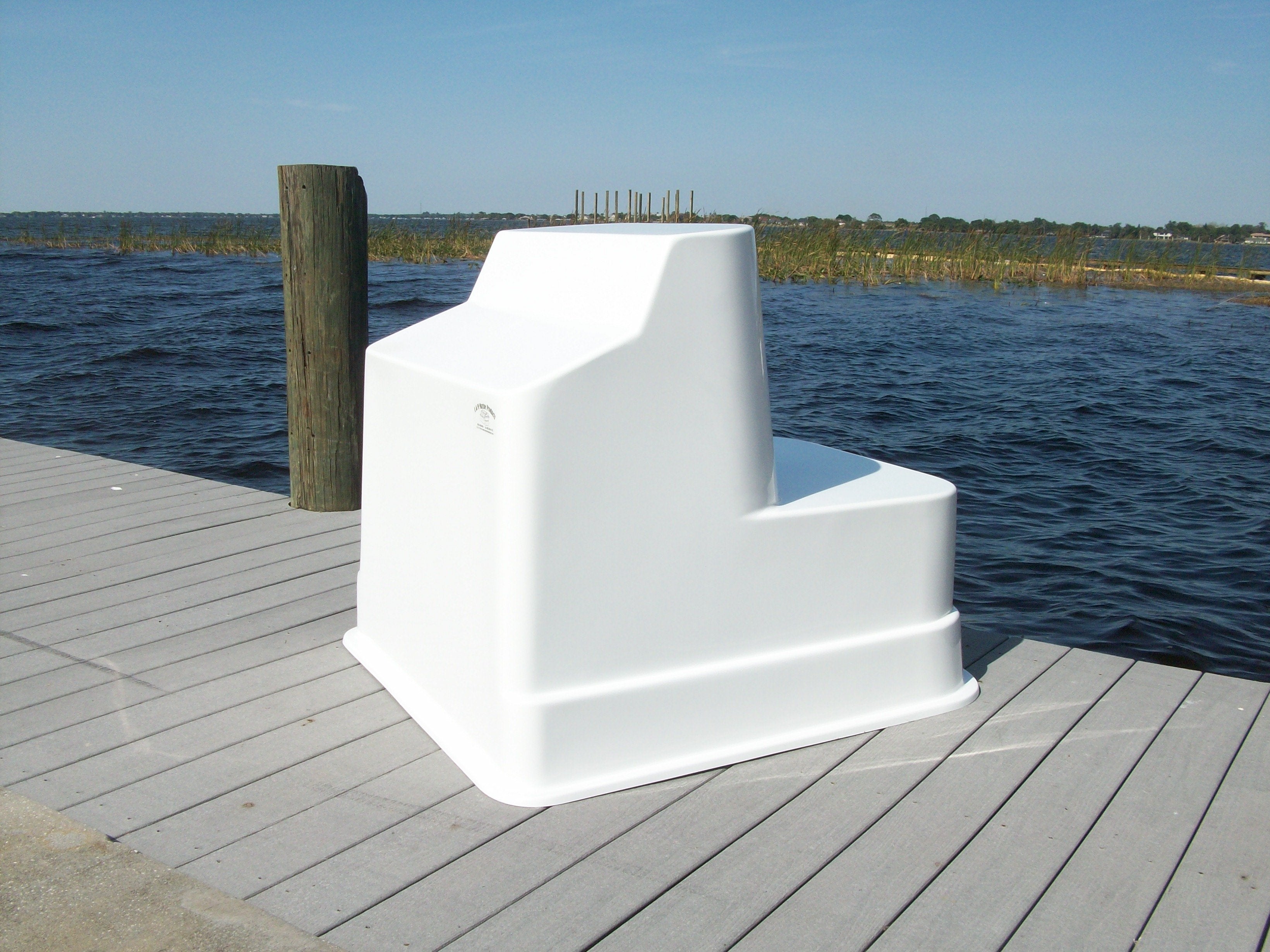 C&M Center Console - 37 x 31'' x 31''