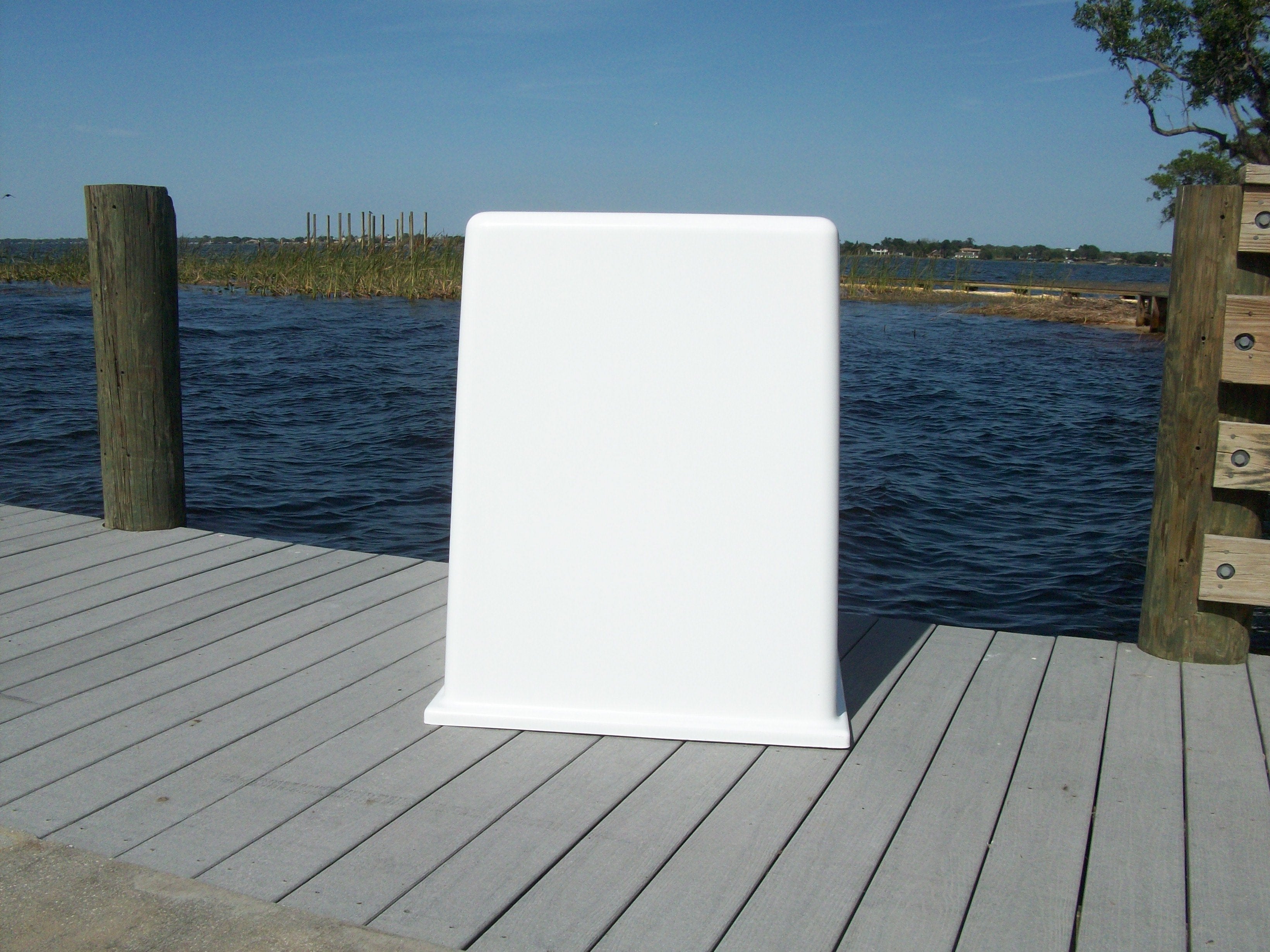 C&M Center Console - 30 x 30'' x 40''