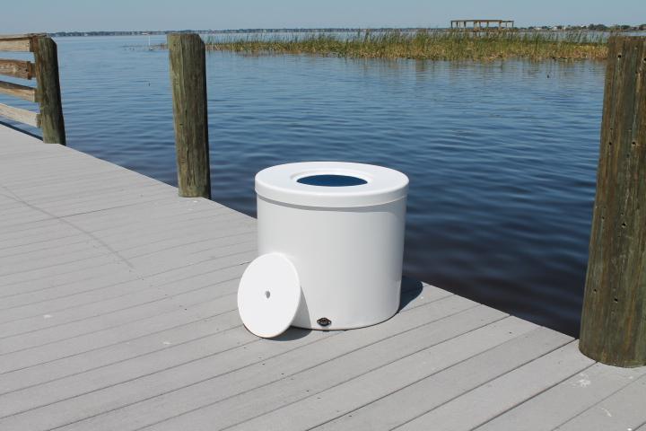 C&M 30 Gallon Live Well W/ Lid 19.5 Dia. x 20.5'' High''