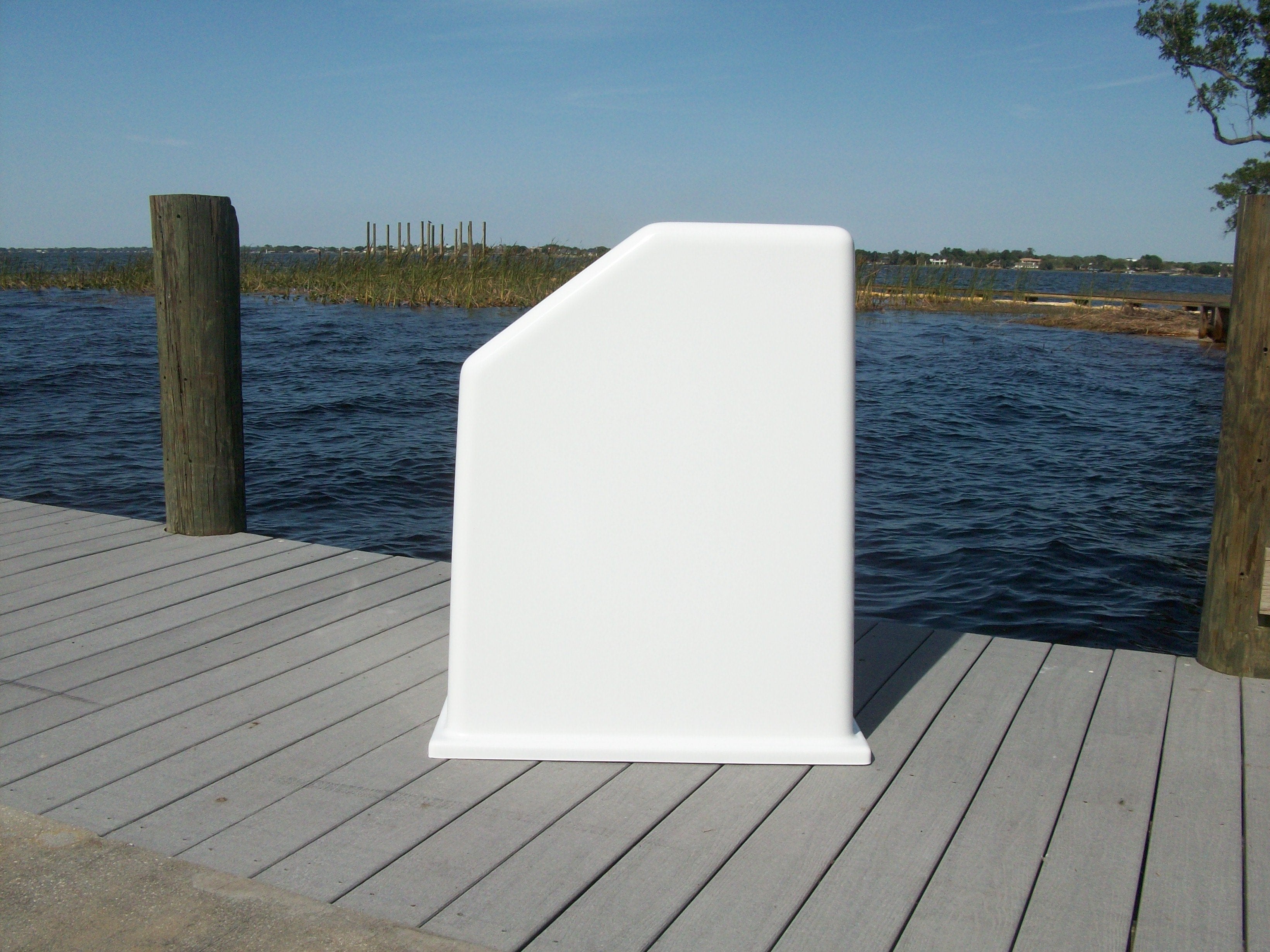 C&M Center Console - 30 x 30'' x 40''