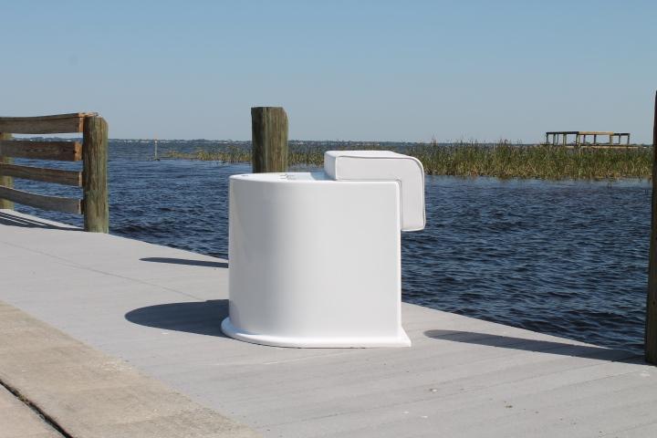 C&M Deluxe Lean Post w/Live Well & 4 S/S Rod Holders and Storage Under Seat & Removable Back Rest